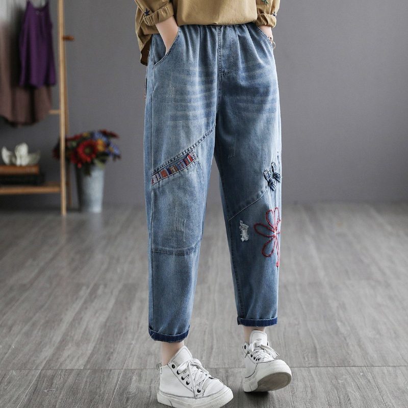 Bestickte Jeans-haremshose Im Retro-sommer