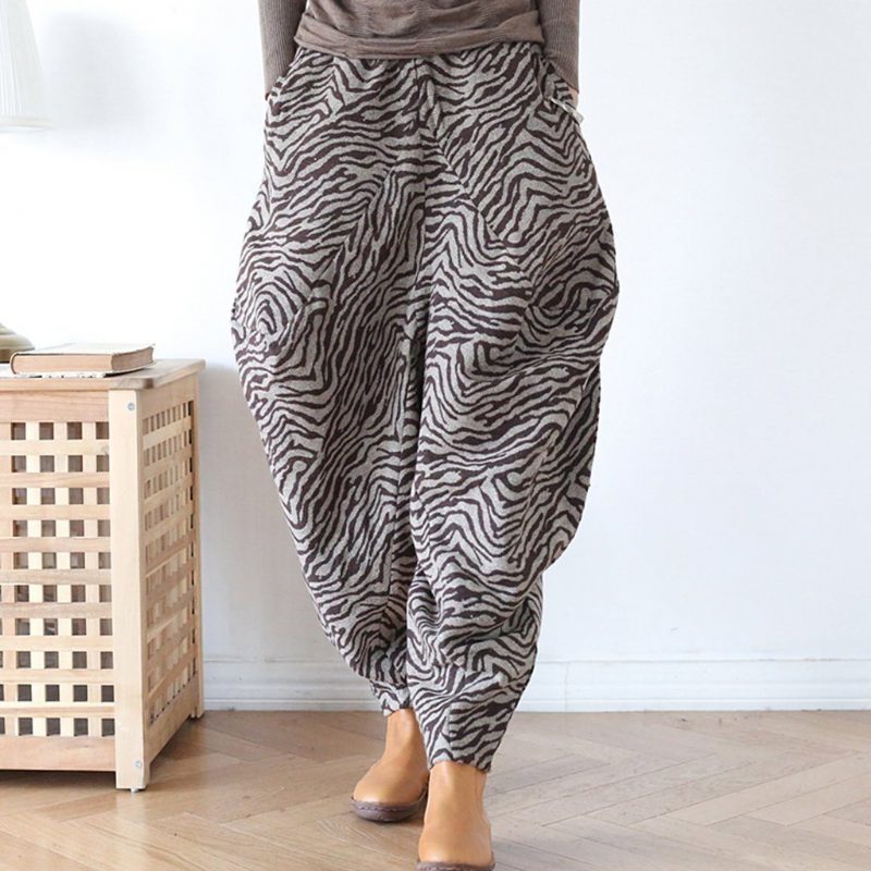 Samthose Mit Zebrastreifen