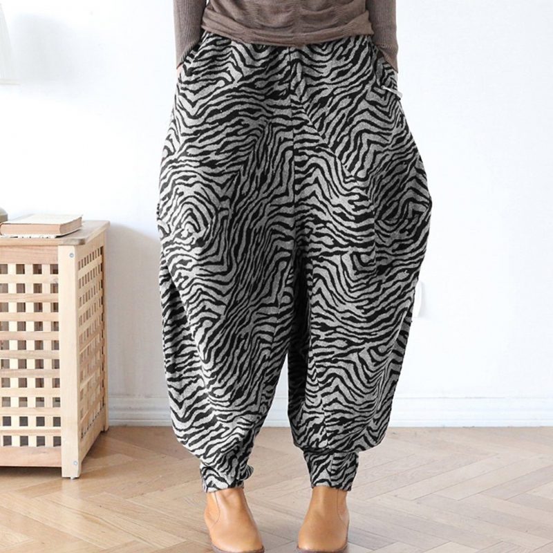 Samthose Mit Zebrastreifen