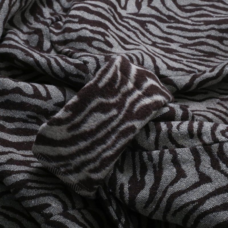 Samthose Mit Zebrastreifen