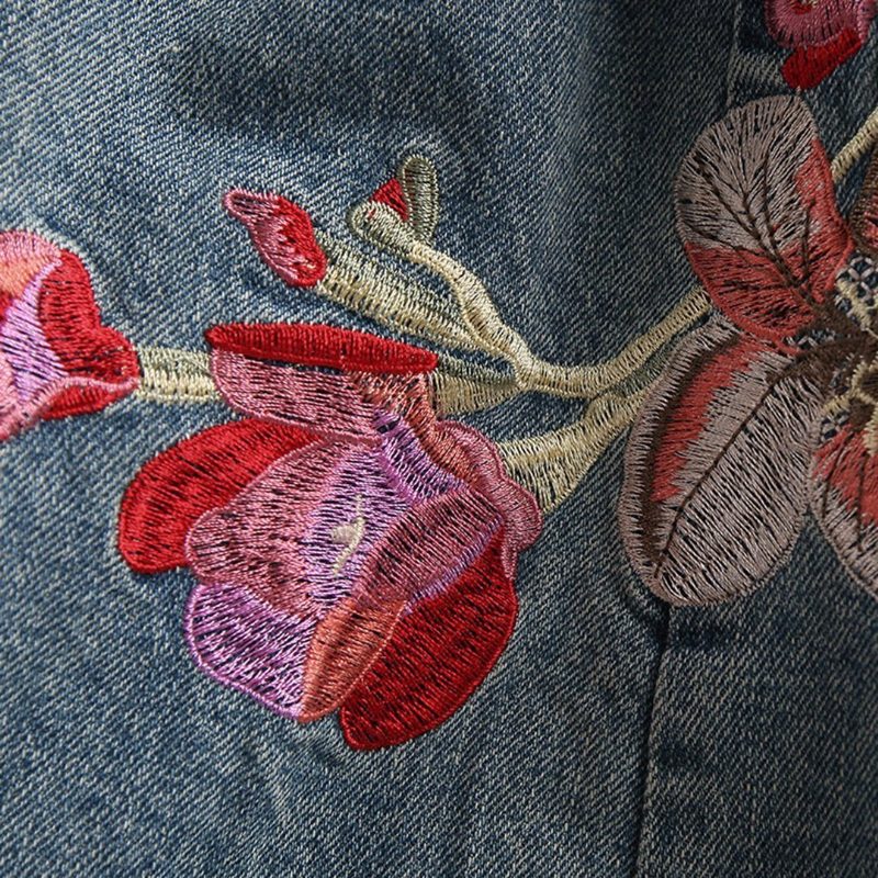 Weite Jeans Mit Blumenstickerei