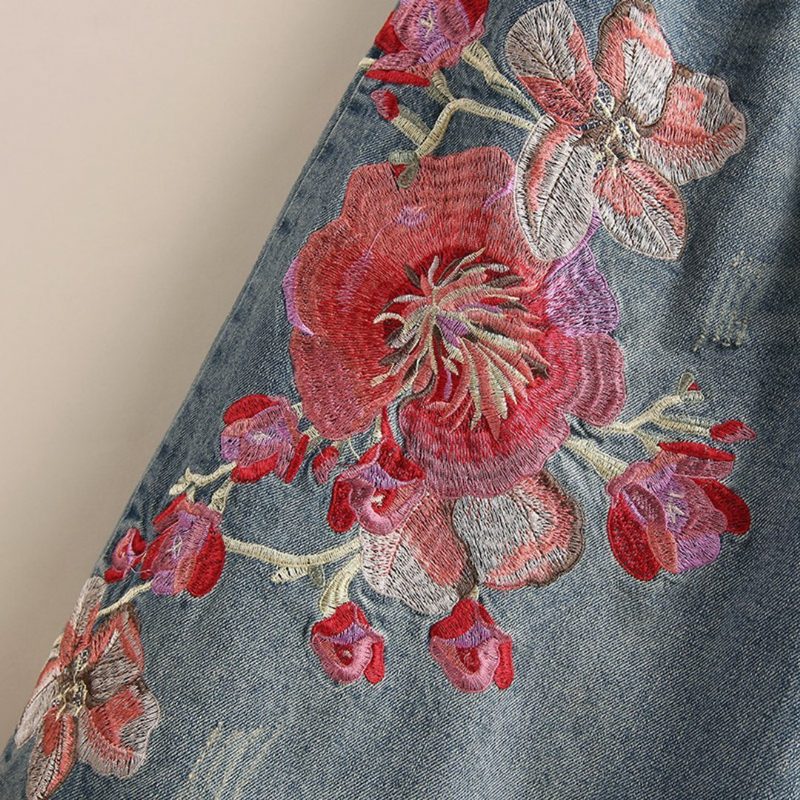 Weite Jeans Mit Blumenstickerei