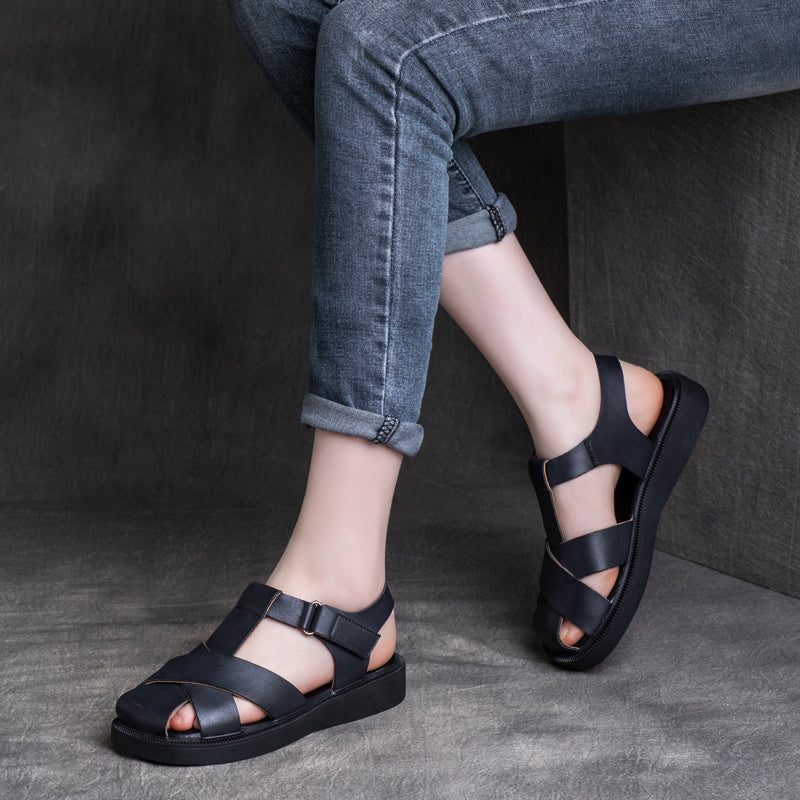 Frauen-sommer-retro-lederkopf Bedeckte Sandalen