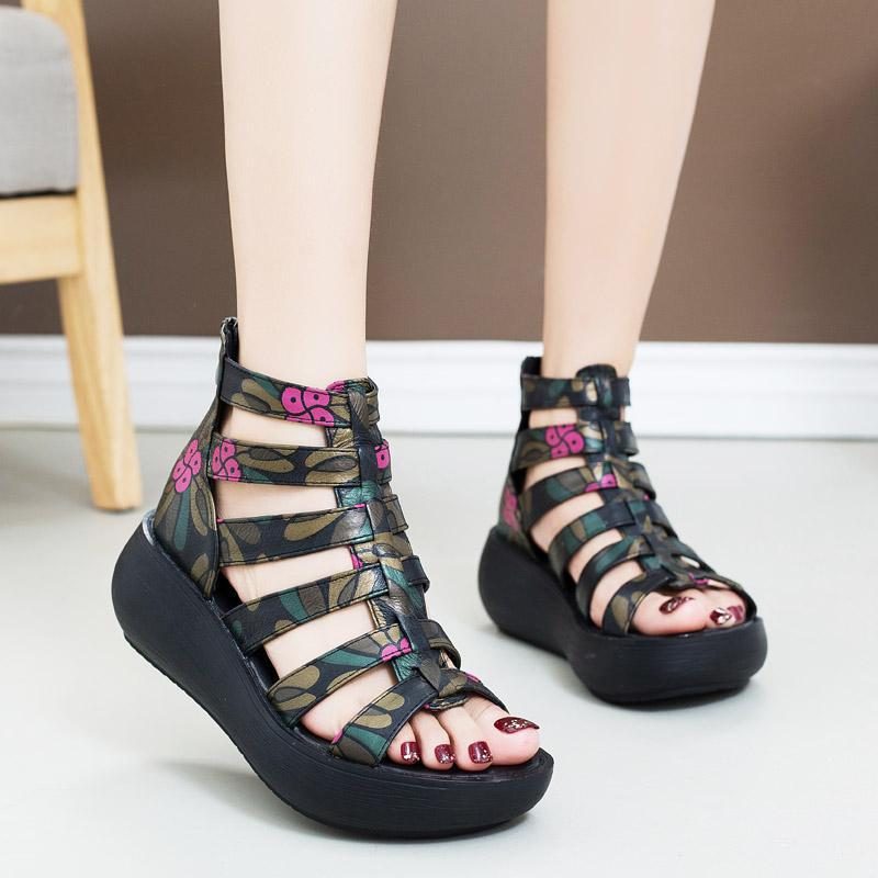 Rom-sandalen Aus Leder Mit Retro-plateau Und Print