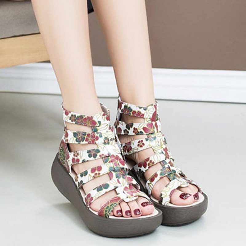 Rom-sandalen Aus Leder Mit Retro-plateau Und Print