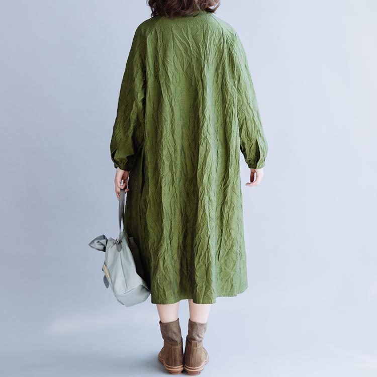 Avocadogrünes Baumwollkleid Mit Rindenstruktur