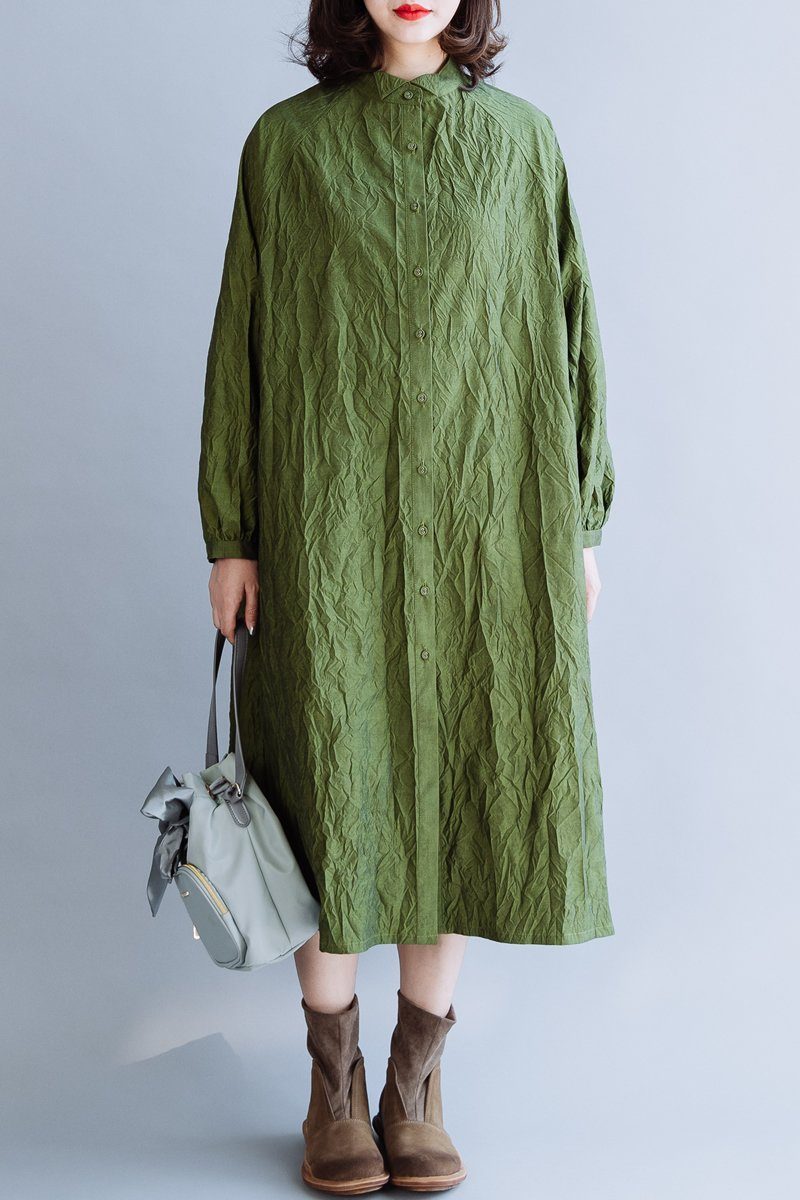 Avocadogrünes Baumwollkleid Mit Rindenstruktur