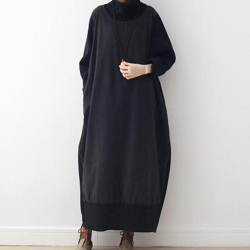 Schwarzes Lockeres Pulloverkleid Mit Rollkragen