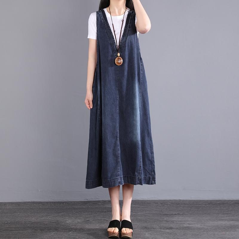 Sommerkleid Aus Pullove-baumwolldenim Mit V-ausschnitt Und Parchwork