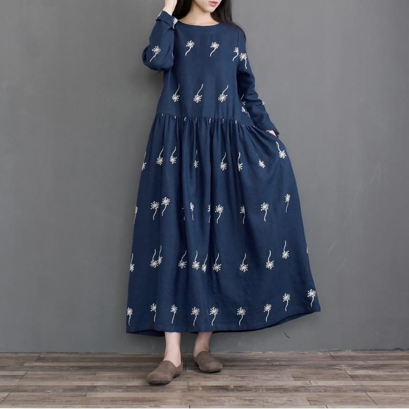 Vintage Besticktes Leinenkleid Mit Langen Ärmeln